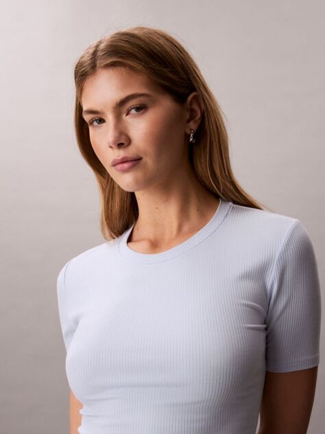Μπλε T-Shirt Με Ριπ Ύφασμα Και Slim Γραμμή  Γυναίκα