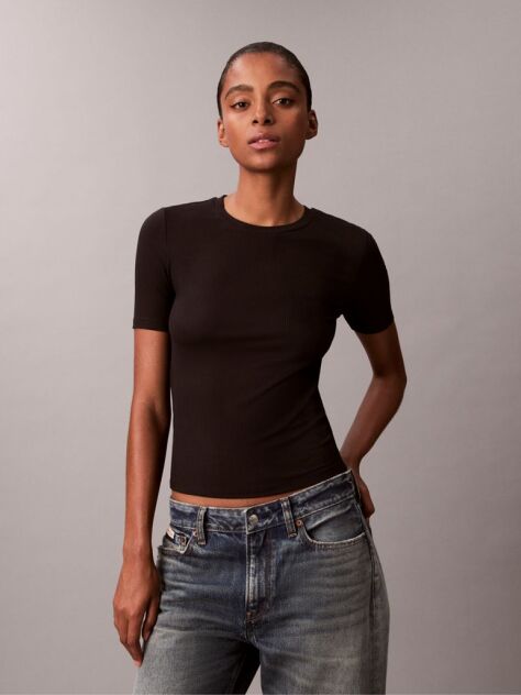 Μαύρο T-Shirt Με Ριπ Ύφασμα Και Slim Γραμμή  Γυναίκα