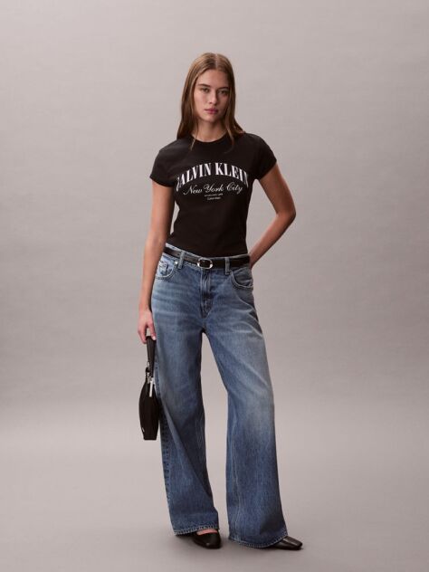 Μαύρο T-shirt Με Slim Γραμμή Και Varsity Λογότυπο   Γυναίκα