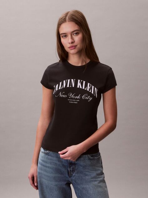 Μαύρο T-shirt Με Slim Γραμμή Και Varsity Λογότυπο   Γυναίκα