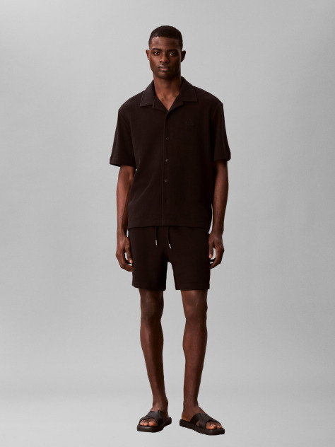 Black Shorts from CALVIN KLEIN JEANS. These shorts look very sleek thanks to the perfect fit  Men