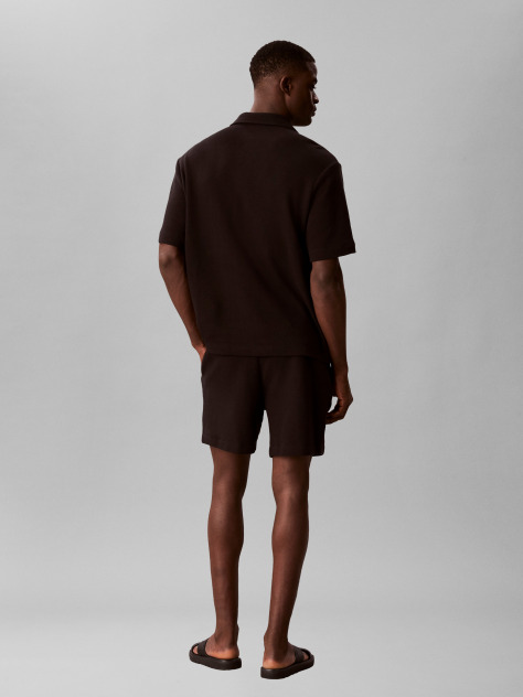 Black Shorts from CALVIN KLEIN JEANS. These shorts look very sleek thanks to the perfect fit  Men