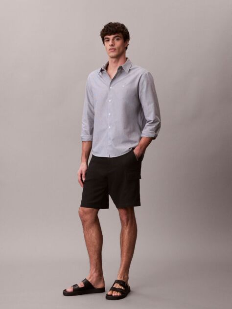 Black Fitted with utility-style pockets, these shorts are made from a lightweight linen blend for a breezy feel on warmer days.  Men