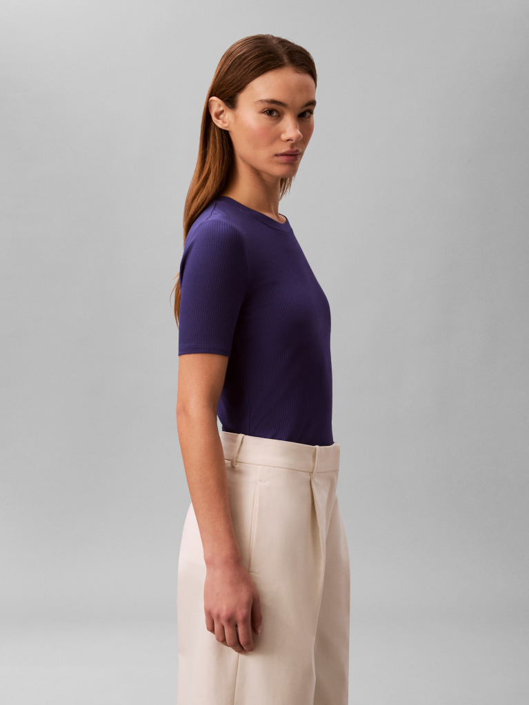 Μπλε T-Shirt Με Ριπ Ύφασμα Και Slim Γραμμή  Γυναίκα