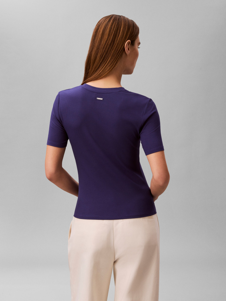 Μπλε T-Shirt Με Ριπ Ύφασμα Και Slim Γραμμή  Γυναίκα