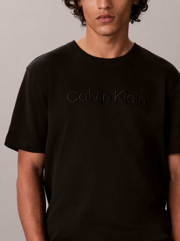 Μαύρο T-Shirt Από Μεταξένια Πλέξη Με Κεντημένο Λογότυπο  Άνδρας