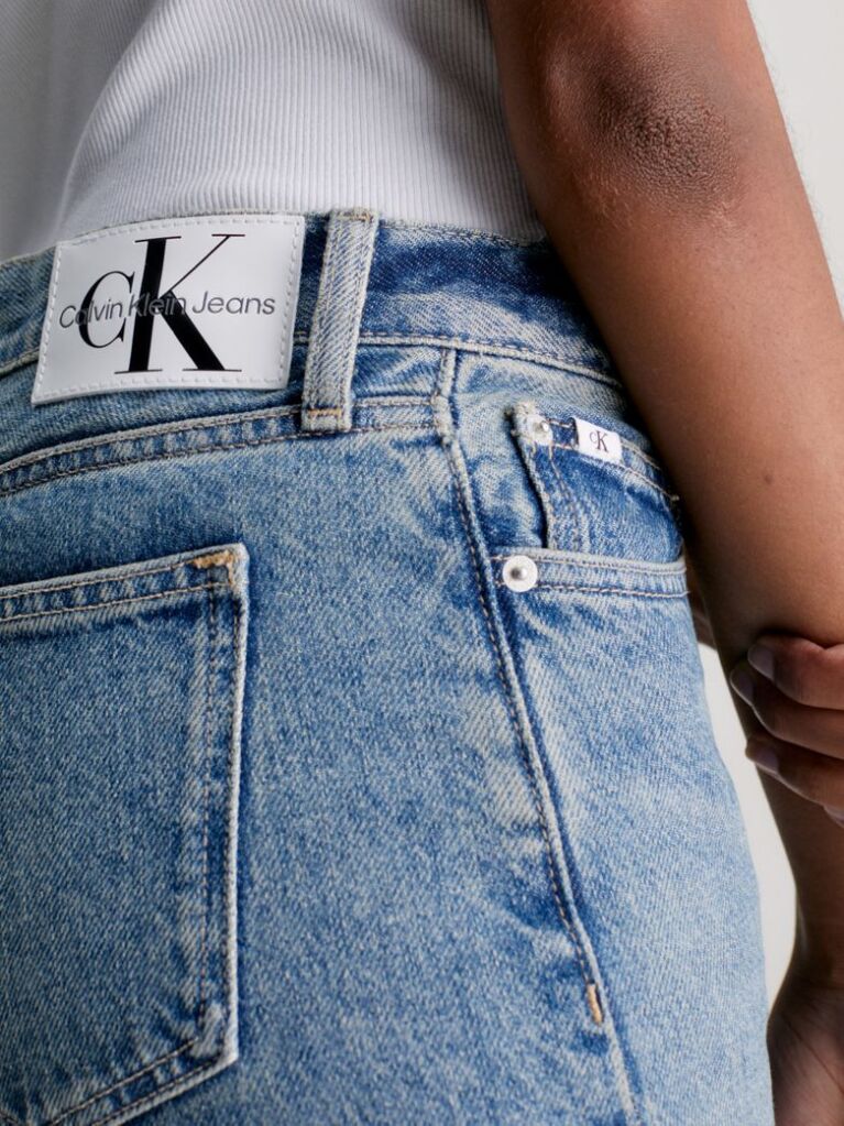 Denim Τζιν Με Χαμηλή Μέση Σε Ίσια Γραμμή  Γυναίκα