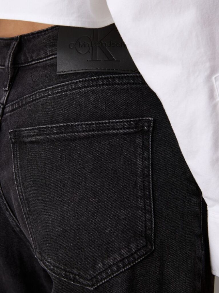 Μαύρο Authentic Τζιν Σε Στενή Ίσια Γραμμή  Γυναίκα