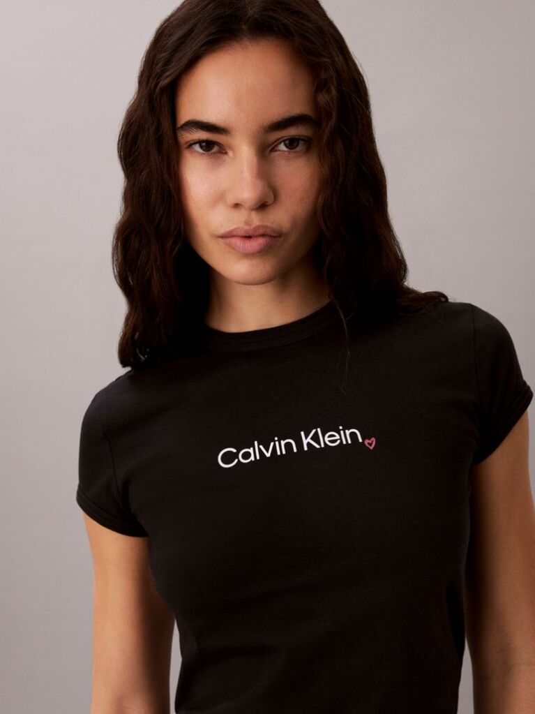 Μαύρο Στενό T-shirt Με Λογότυπο Καρδιά  Γυναίκα