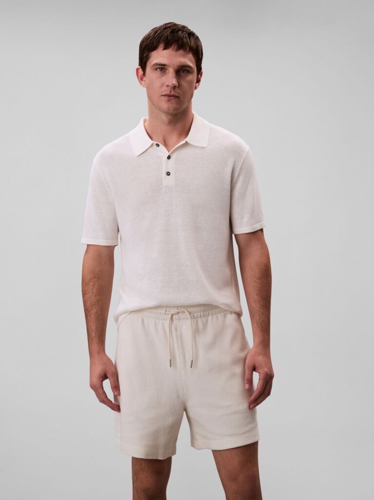 White Shorts from CALVIN KLEIN JEANS. These shorts look very sleek thanks to the perfect fit  Men