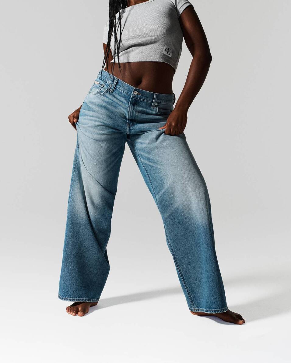 fy26_dfg_w_look_01_main_desktop